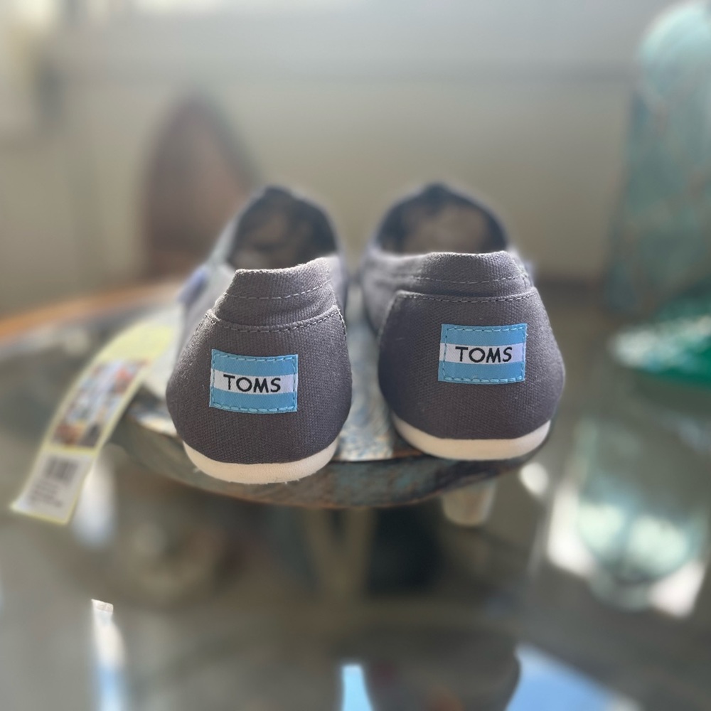🍃TOMS🍃- NWT - Grey Toms Hand-painted Tree Branch Design- size 10 Womens - Picture 5 of 9